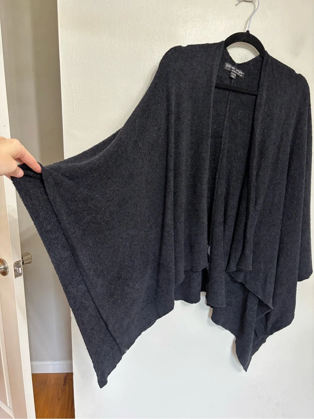 Barefoot Dreams Bamboo Chic Lite Weekend Wrap in Black - One Size